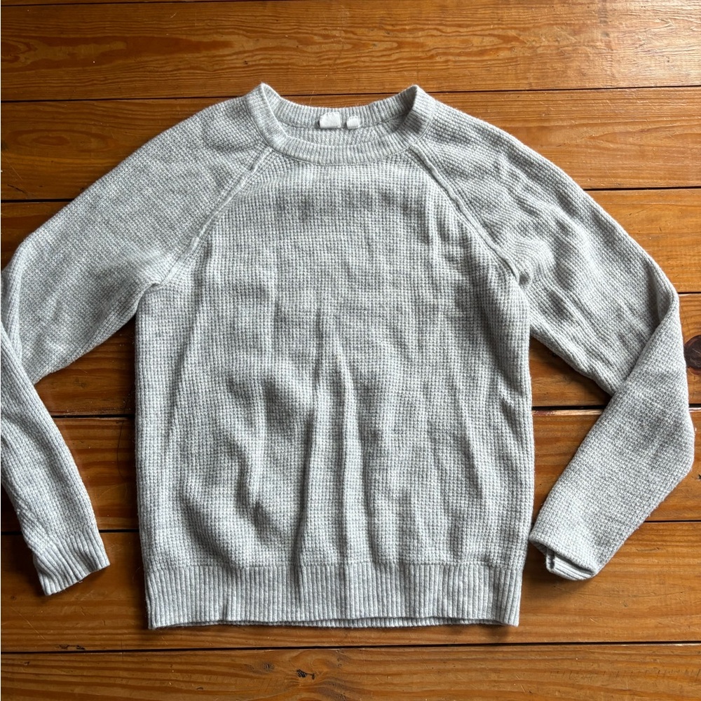 (631) GAP GREY SWEATER